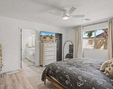 5140 E Poinsettia Drive - Photo Thumbnail 16