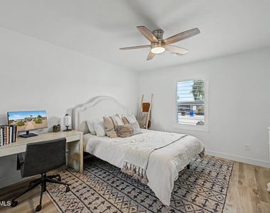 5140 E Poinsettia Drive - Photo Thumbnail 13