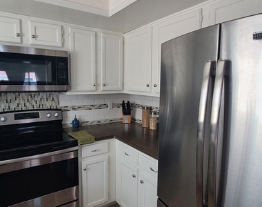 1126 E Charleston Avenue - Photo Thumbnail 8
