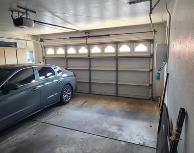 1126 E Charleston Avenue - Photo Thumbnail 16