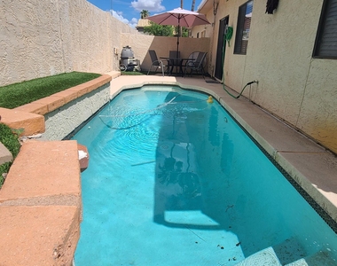 1126 E Charleston Avenue - Photo Thumbnail 2