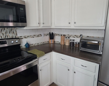 1126 E Charleston Avenue - Photo Thumbnail 7