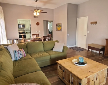 1126 E Charleston Avenue - Photo Thumbnail 14
