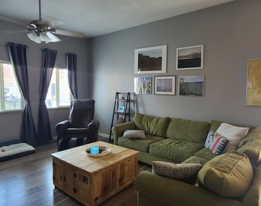 1126 E Charleston Avenue - Photo Thumbnail 5