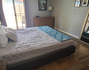 1126 E Charleston Avenue - Photo Thumbnail 3