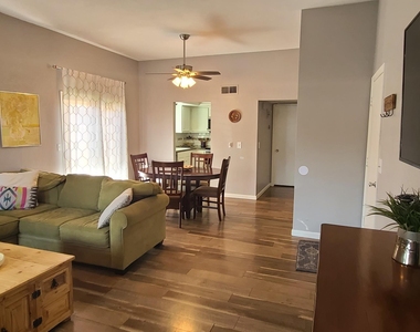 1126 E Charleston Avenue - Photo Thumbnail 10