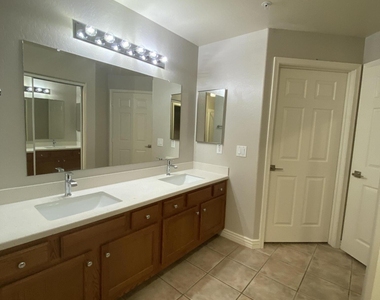 16801 N 94th Street - Photo Thumbnail 10