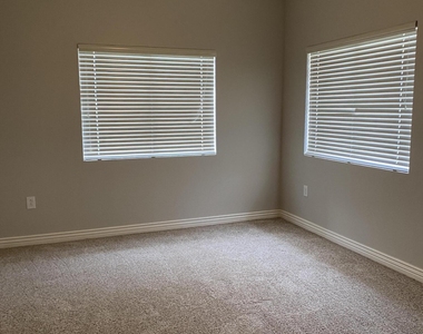 16801 N 94th Street - Photo Thumbnail 15