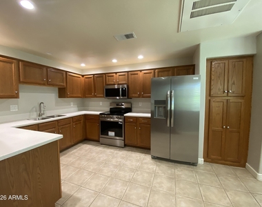 16801 N 94th Street - Photo Thumbnail 4
