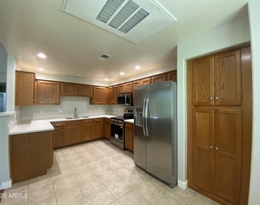 16801 N 94th Street - Photo Thumbnail 5