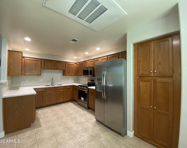 16801 N 94th Street - Photo Thumbnail 7