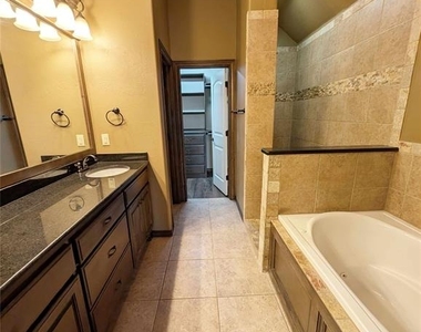6405 Bent Wood Drive - Photo Thumbnail 10