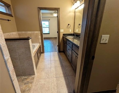 6405 Bent Wood Drive - Photo Thumbnail 13