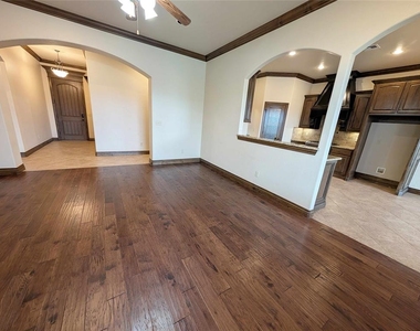 6405 Bent Wood Drive - Photo Thumbnail 4