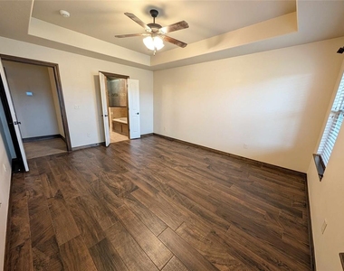 6405 Bent Wood Drive - Photo Thumbnail 9