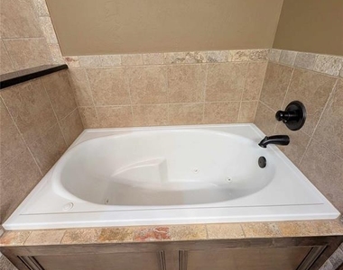 6405 Bent Wood Drive - Photo Thumbnail 11