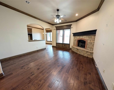 6405 Bent Wood Drive - Photo Thumbnail 2