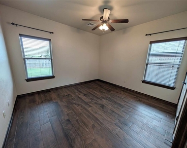 6405 Bent Wood Drive - Photo Thumbnail 18