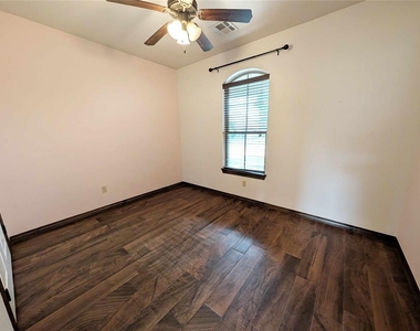 6405 Bent Wood Drive - Photo Thumbnail 16