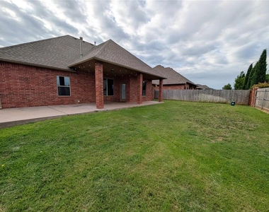6405 Bent Wood Drive - Photo Thumbnail 23