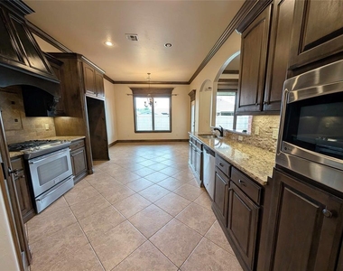 6405 Bent Wood Drive - Photo Thumbnail 6