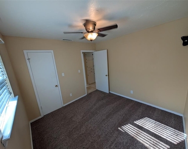 1404 Heather Lane - Photo Thumbnail 14
