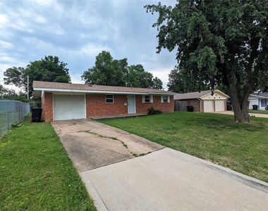 1404 Heather Lane - Photo Thumbnail 17
