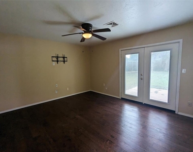 1404 Heather Lane - Photo Thumbnail 3