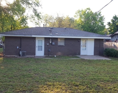 1508 Southern Heights Avenue - Photo Thumbnail 2
