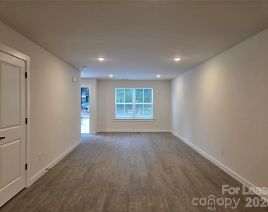 104 10th Avenue Se - Photo Thumbnail 1