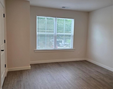 104 10th Avenue Se - Photo Thumbnail 6