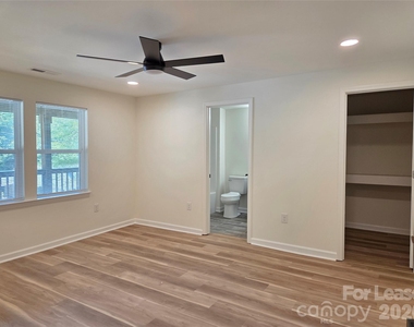 219 Green Drive Sw - Photo Thumbnail 4