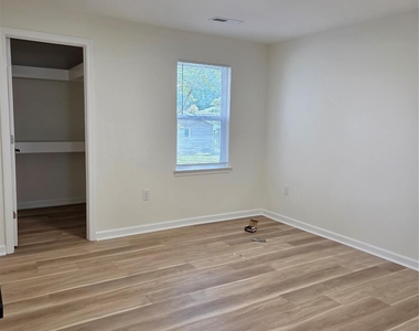 219 Green Drive Sw - Photo Thumbnail 8