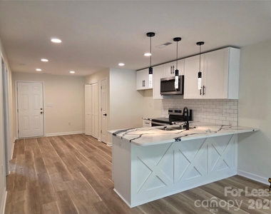 219 Green Drive Sw - Photo Thumbnail 2