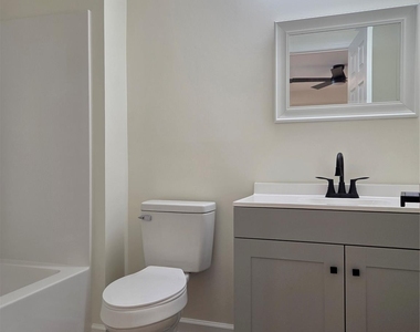 219 Green Drive Sw - Photo Thumbnail 5