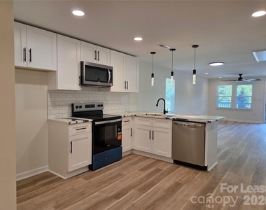 219 Green Drive Sw - Photo Thumbnail 3