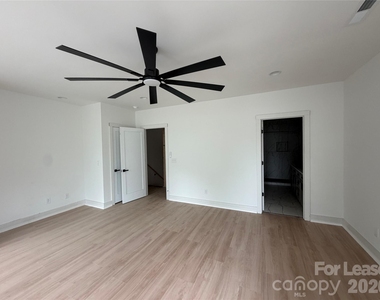 212 Smallwood Street S - Photo Thumbnail 8