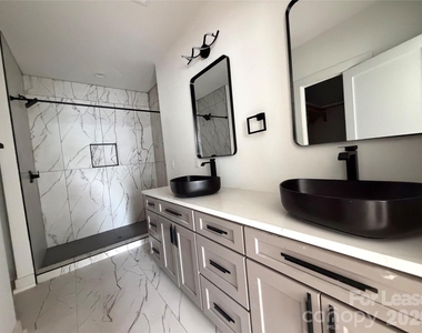 212 Smallwood Street S - Photo Thumbnail 10