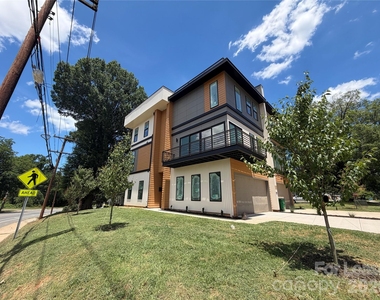 212 Smallwood Street S - Photo Thumbnail 2