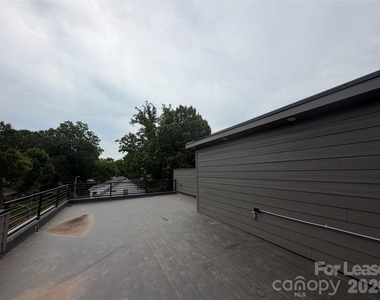 212 Smallwood Street S - Photo Thumbnail 12