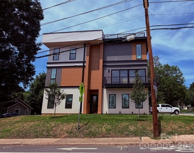 212 Smallwood Street S - Photo Thumbnail 1