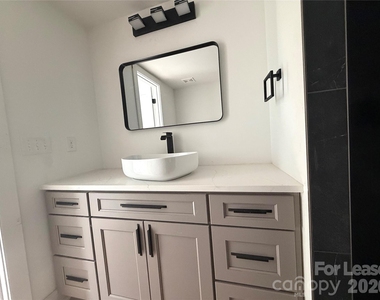 212 Smallwood Street S - Photo Thumbnail 9