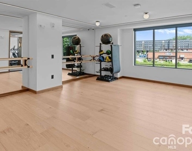 300 E 36th Street - Photo Thumbnail 20