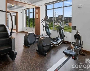 300 E 36th Street - Photo Thumbnail 18