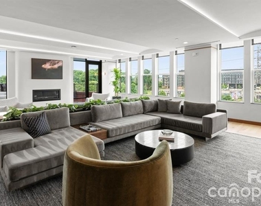 300 E 36th Street - Photo Thumbnail 11