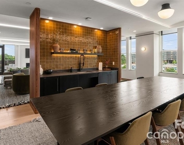 300 E 36th Street - Photo Thumbnail 10