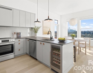 300 E 36th Street - Photo Thumbnail 21