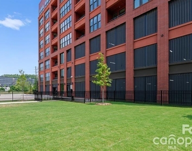 300 E 36th Street - Photo Thumbnail 4