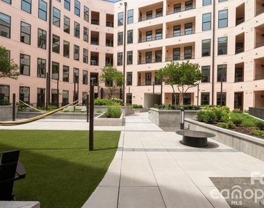 300 E 36th Street - Photo Thumbnail 15