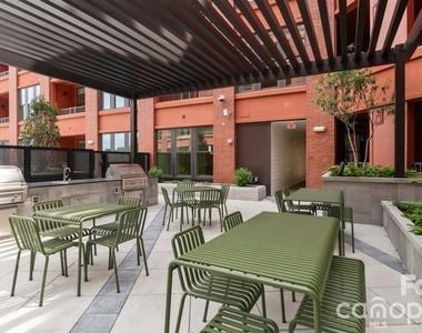 300 E 36th Street - Photo Thumbnail 13